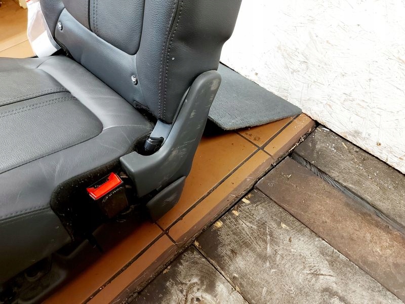 фото №8, Peugeot 5008 1 i сиденье ii 2 ряд правый полукожа