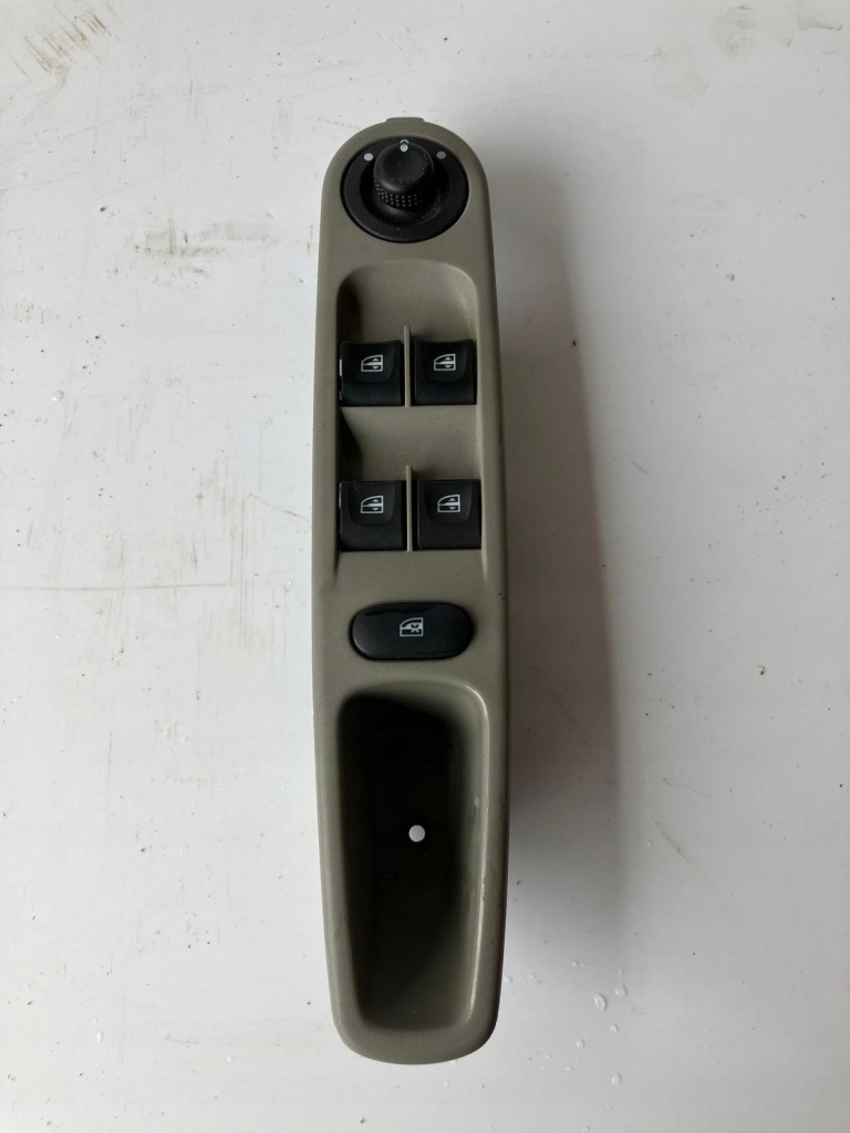 фото №1, Переключатель окон дверь левый перед zoe 254008973r