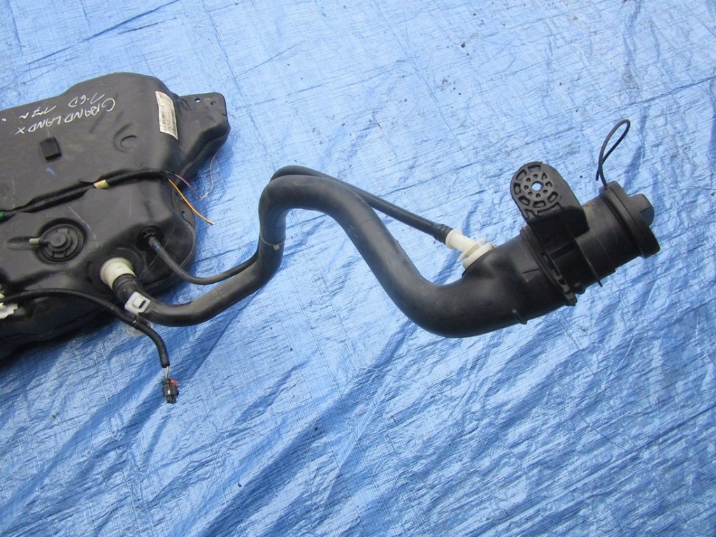 фото №7, Opel grandland x 1.6d 2017 бак топлива bak заливная горловина