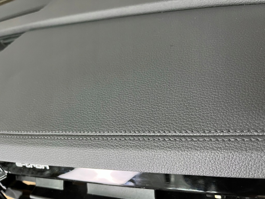 фото №5, Консоль audi e-tron шкіра audi etron панель приладів подушка безпеки ремені панель приладів audi q8 etron