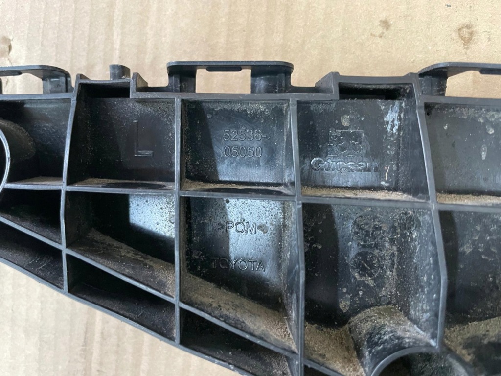 Toyota avensis t27 t29 15-18 кронштейн  бампера правый  передок  52535-05050 Недорого