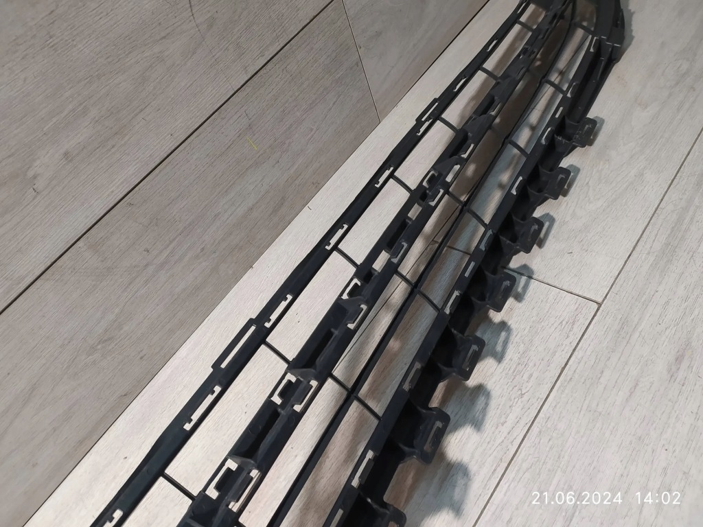 фото №10, 8953. mercedes eqa amg решітка середня бампер перед a2438857701