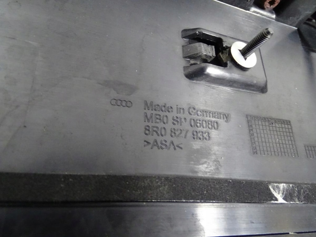 Спойлер спойлер задний  задний + свет стоп с крышки багажника audi q5 2008-2016 Доставка