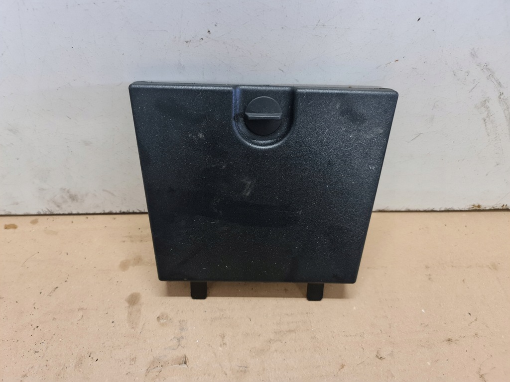 фото №1, Заглушка лампы левая audi a8 d2 4d0863507a