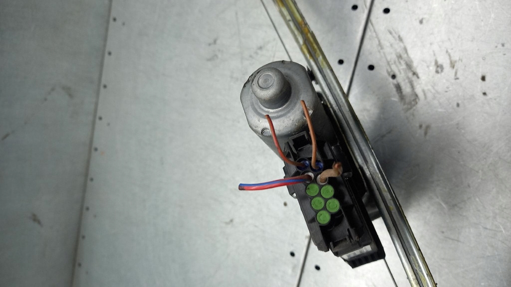 Підйомник правий перед mercedes benz a140 w168 99r 1.4b Зі Шроту