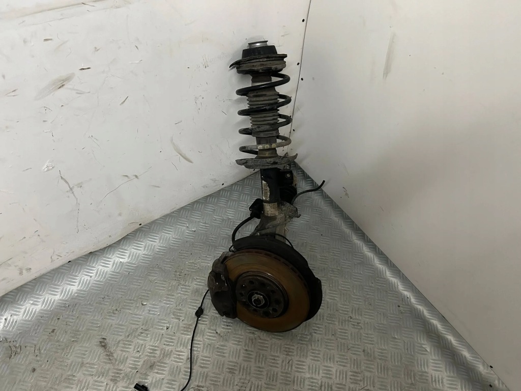 фото №1, Поворотний кулак амортизатор лівий перед alfa romeo giulietta 1.6 kpl