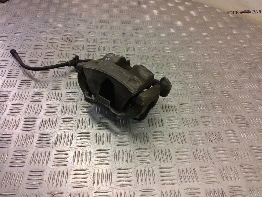 Bmw x1 f48 f49 2018 перед сторона права супорт гальмівний передній Київ