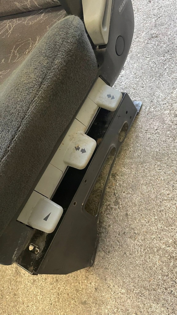 Сидіння водія ліве пневматичний grammer arizona iveco man f2000 l2000 Доставка