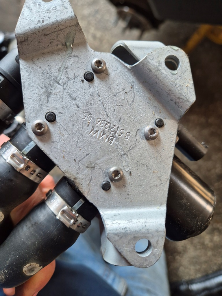 Электро клапан bmw f10 f11 8512236 в Украине