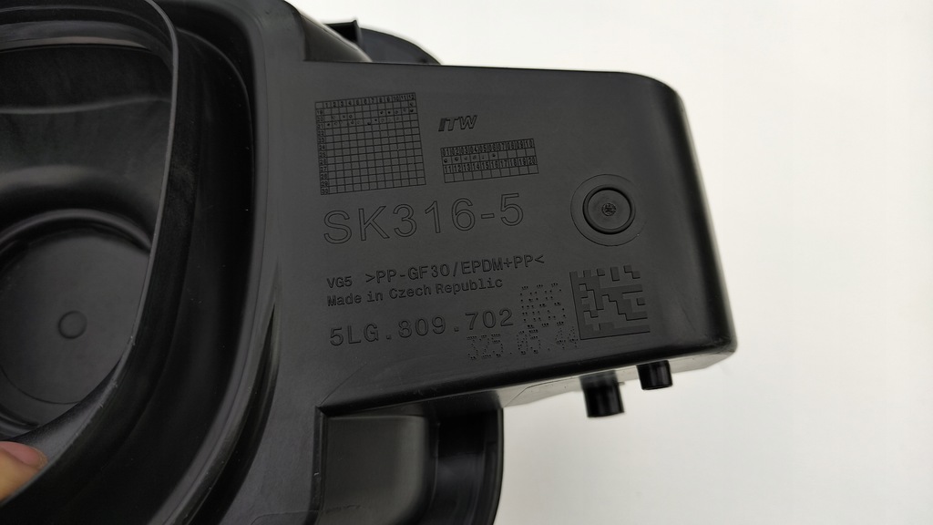 фото №8, Skoda enyaq iv 5lg 809702 крышка разъём зарядки dr40