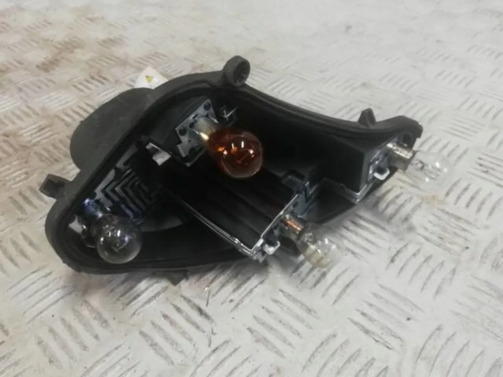 фото №1, Вкладыш лампы задняя правый citroen c4 ii b7 колодка