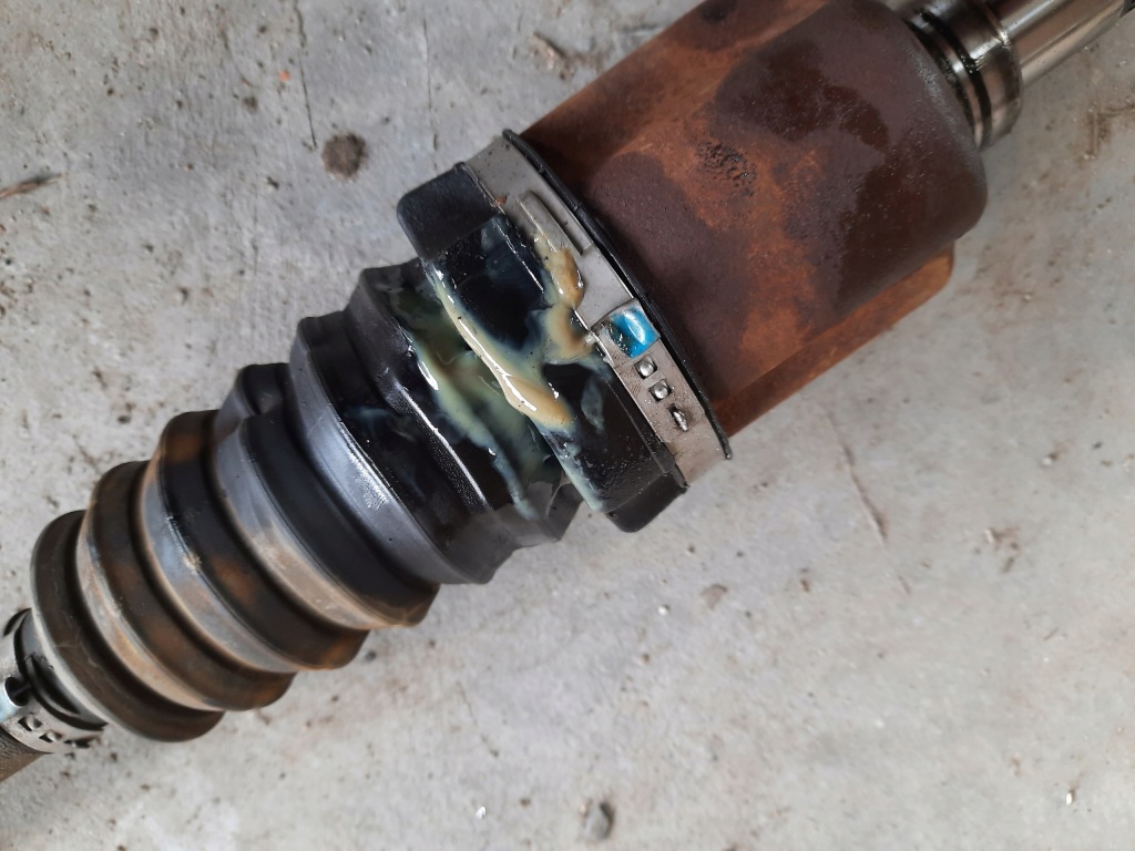 Ford focus mk3 рестайлинг  1.5tdci приводной вал шрус  левая в Украине