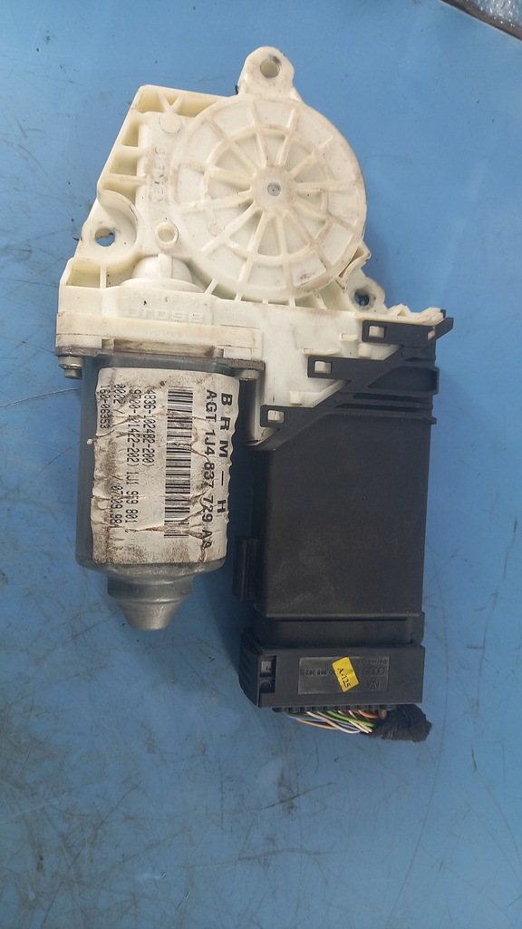 фото №1, Моторчик стекло левый перед vw bora 99r