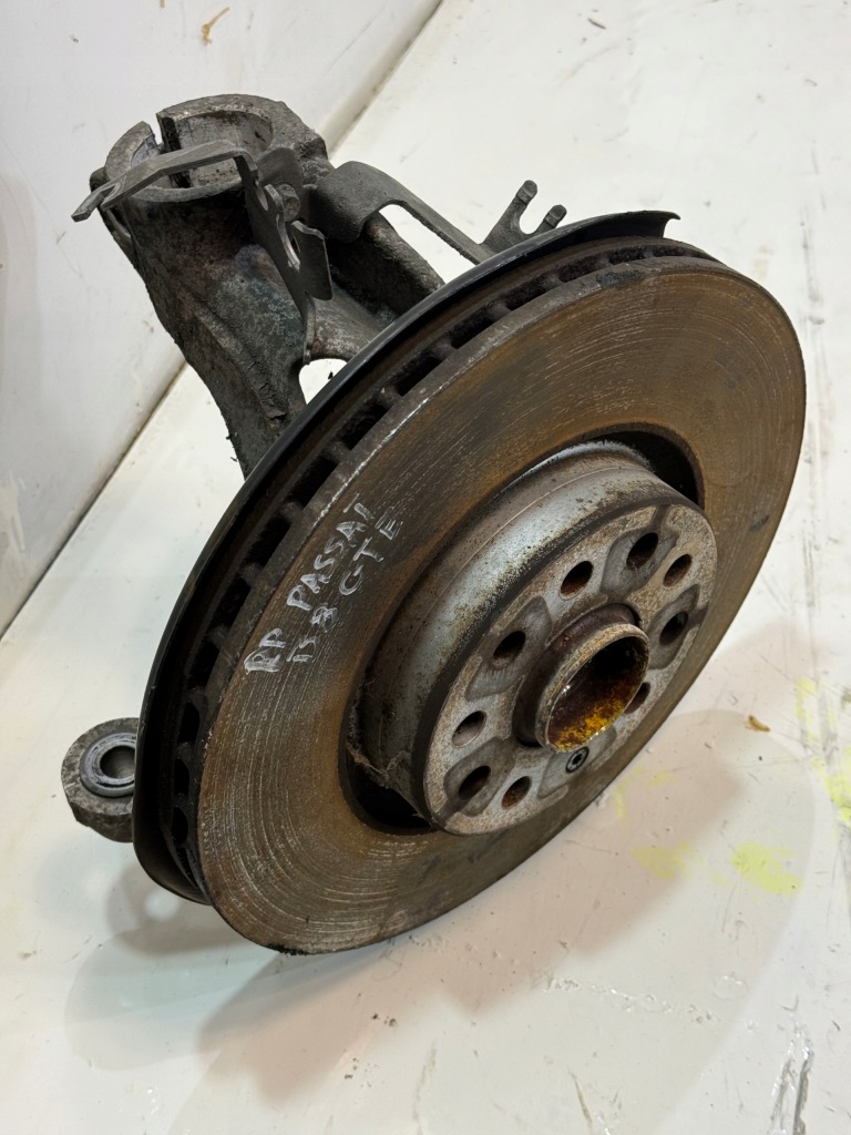 фото №1, Поворотный кулак vw passat b8 1.4 tsi 5q0407258c cała !