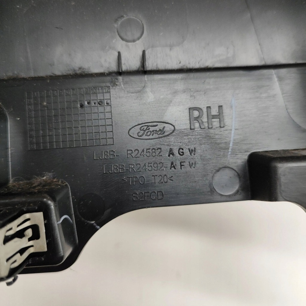 фото №8, Ford mustang mach-e 2020 права сторона захист верхній стійка / b