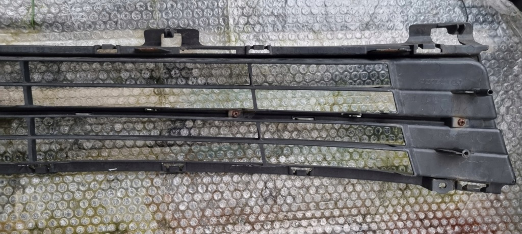 Решітка радіатора решітка  решітка середня бампера mazda 6 2 2008 2009 2010 2011 2012 в Україні