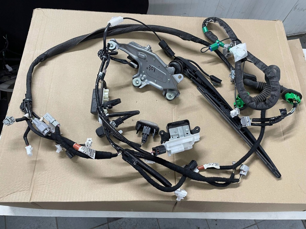 фото №1, Toyota yaris cross 2020- електропроводка джгут кришки комплектна 85130-52280