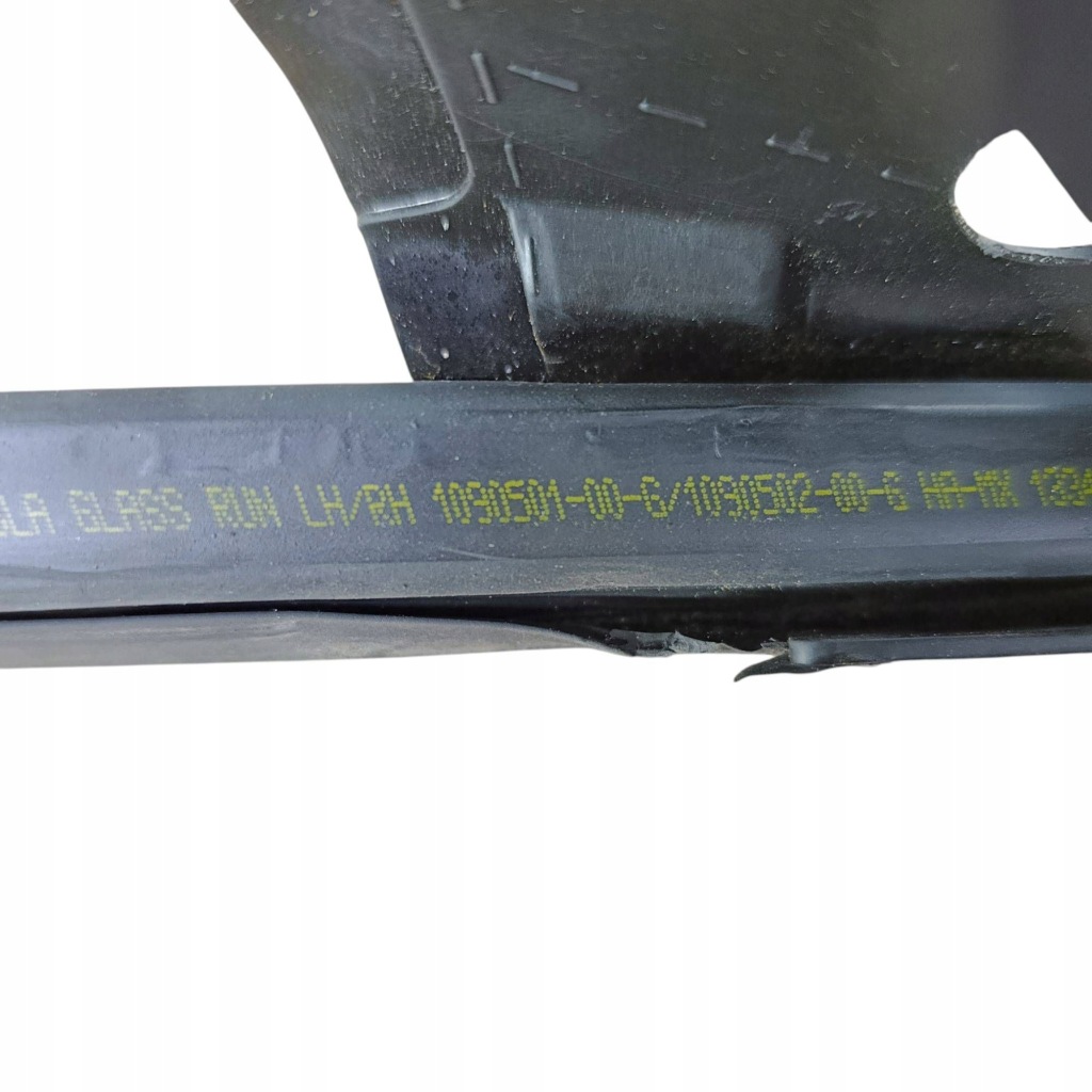 Tesla model 3 2018 перед сторона левая молдинг стекло дверь передних Киев