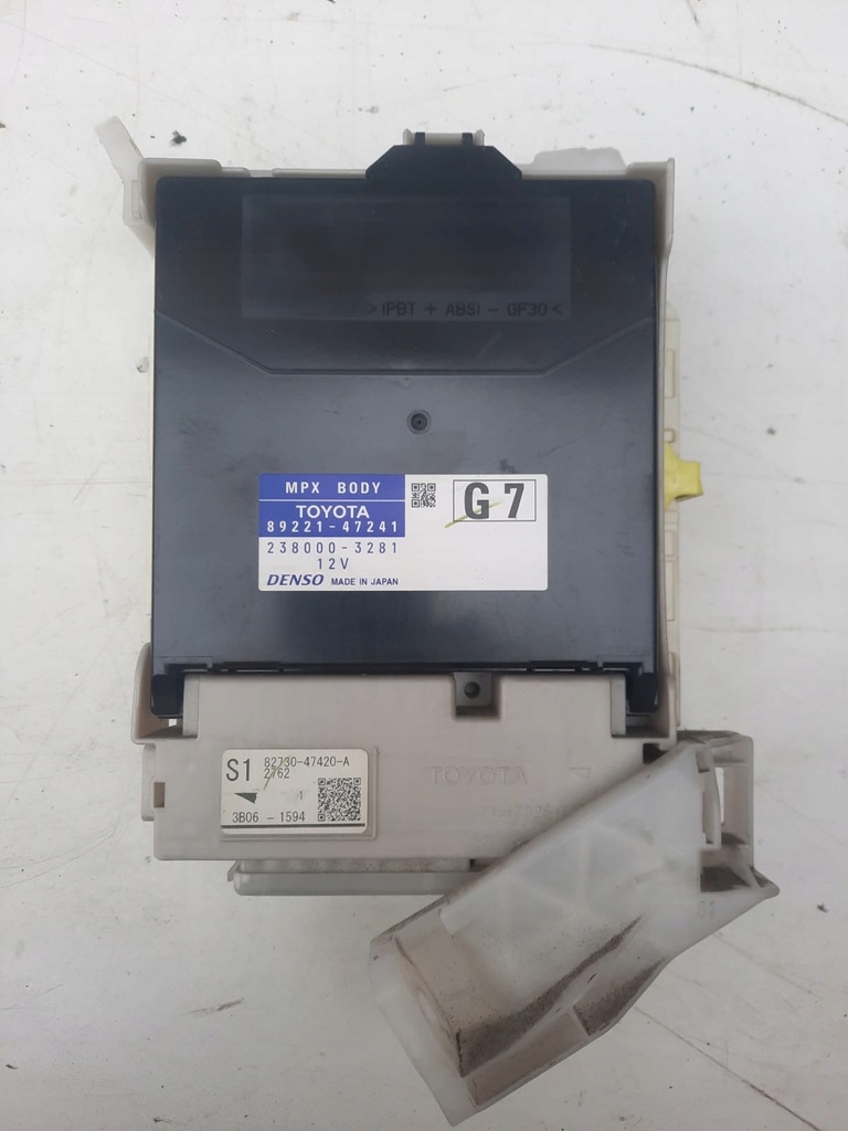 фото №1, Prius + plus модуль комфорту 89221-47241