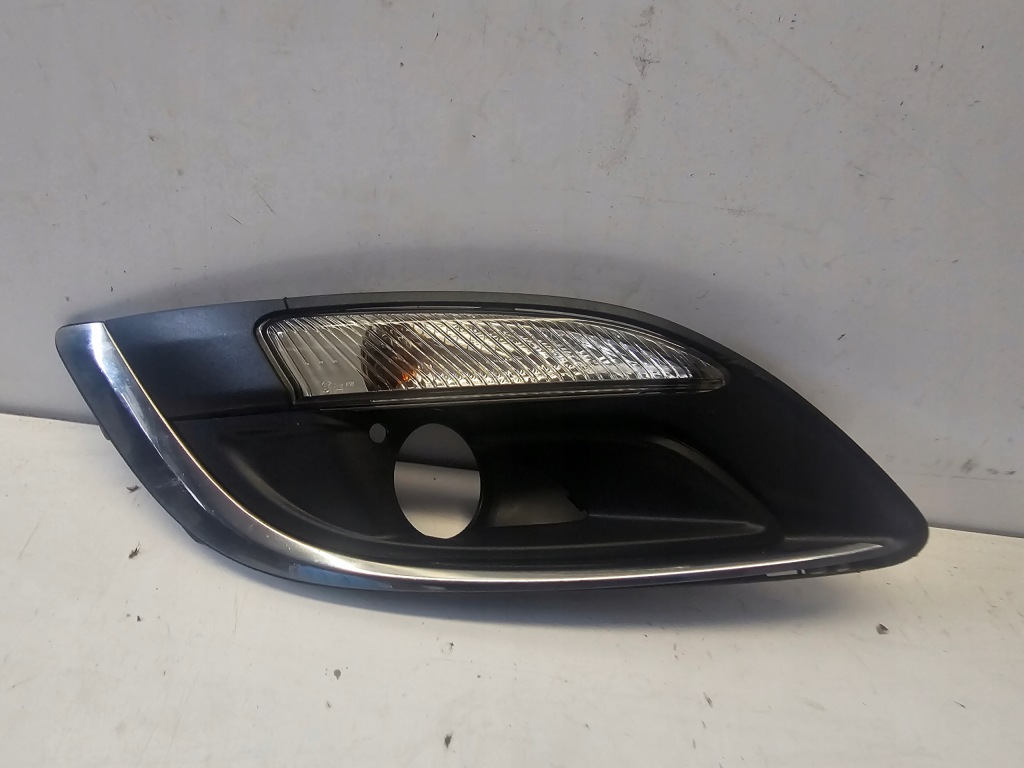 Opel astra j рестайлинг  решётка бампера противотуманной фары правый  перед правая оригинал хром в Украине