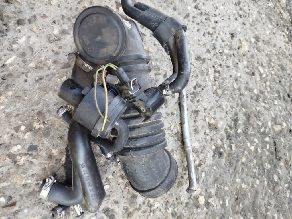 фото №8, Труба воздуха vw golf iv 4 bora seat leon toledo 2 06a133356h