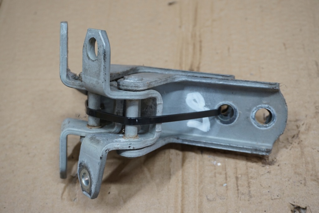 фото №1, Suzuki grand vitara ii петля петлі двері лівий перед 09r комплект