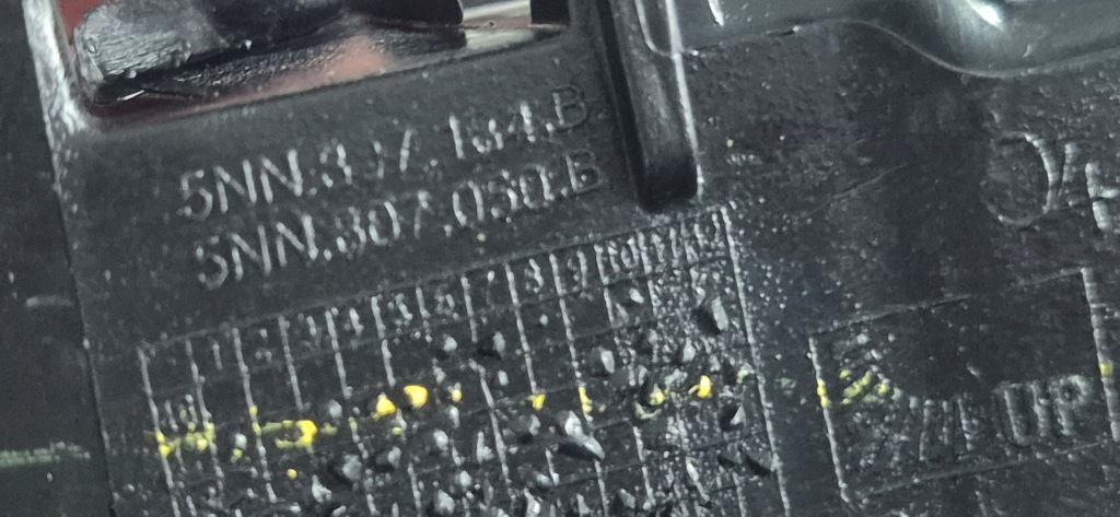 Напрямна крила правий лівий tiguan allspace 16-22 5nn807184b 5nn807183b Оригінал