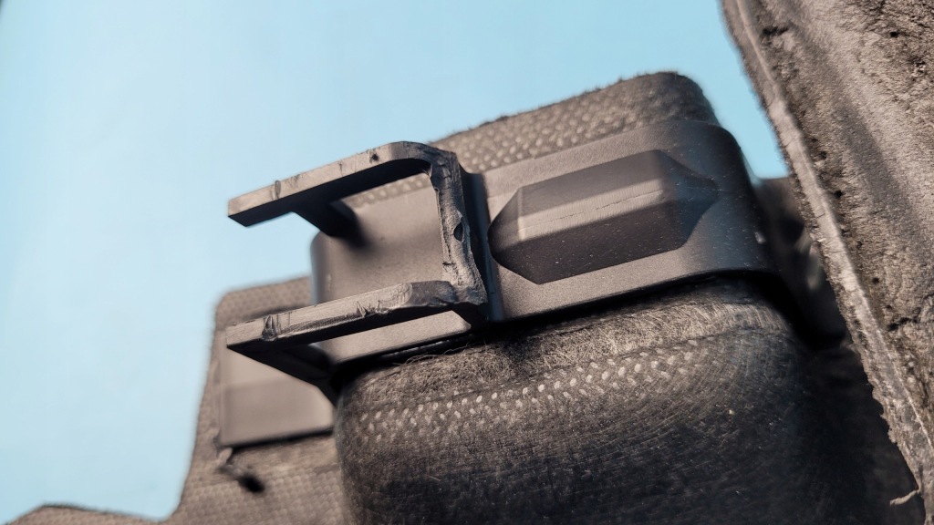 Tesla model 3 21r полиця багажника світло стоп 1538903-00-c Недорого