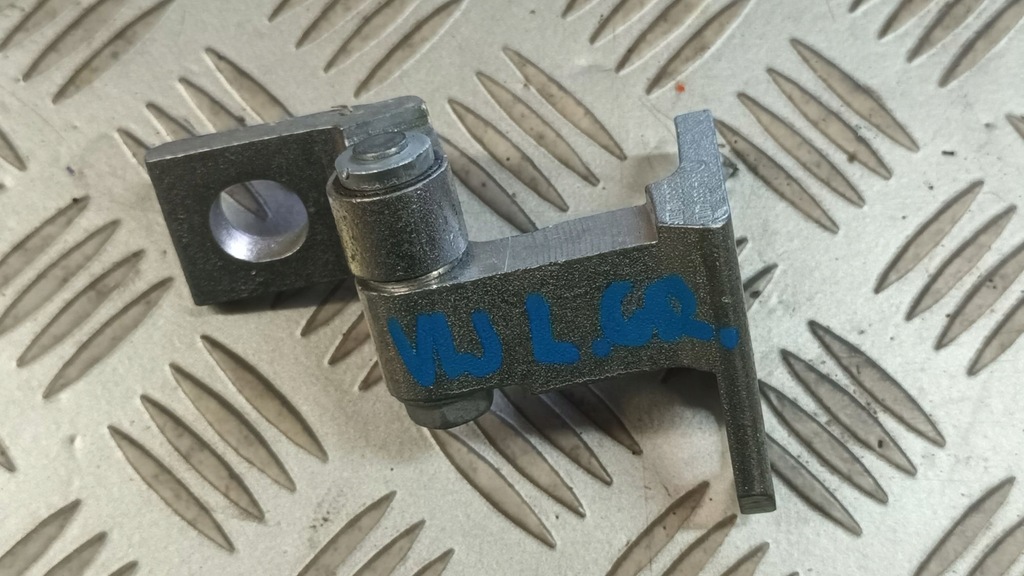 фото №1, Vw passat b6 b7 петля дверь левый задняя 3c4833401d