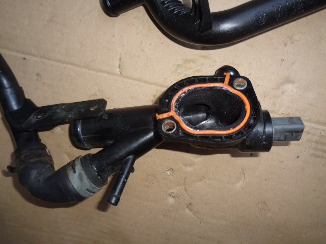 Купити Корпус термостата sharan 7n passat b7 golf vi octavia 2 leon 2 2.0tdi