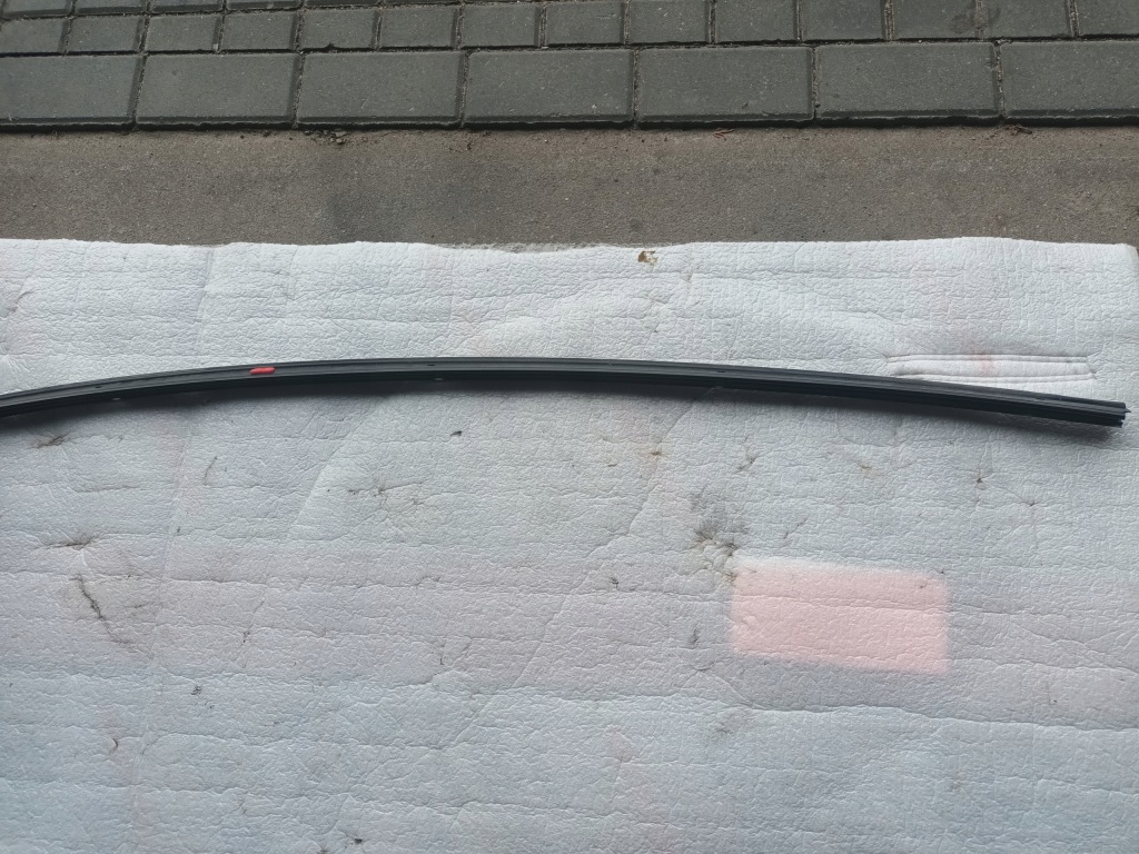 Молдинг дахова права tesla y Оригінал