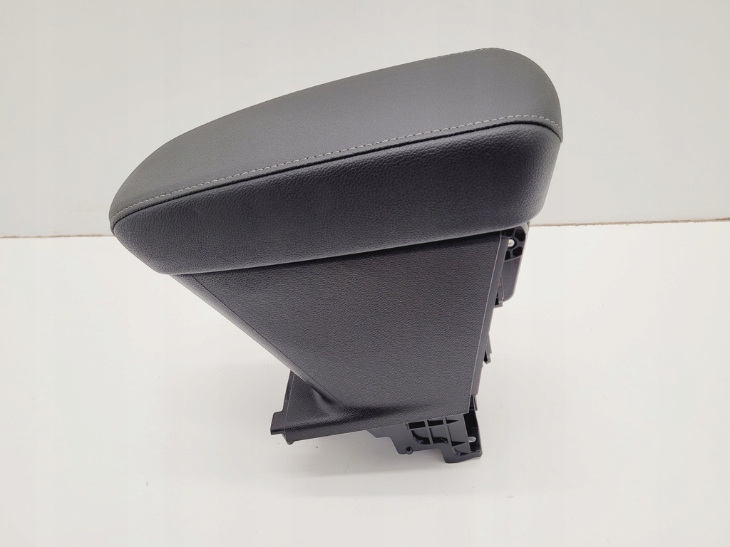 фото №1, Opel corsa f подлокотник кожа