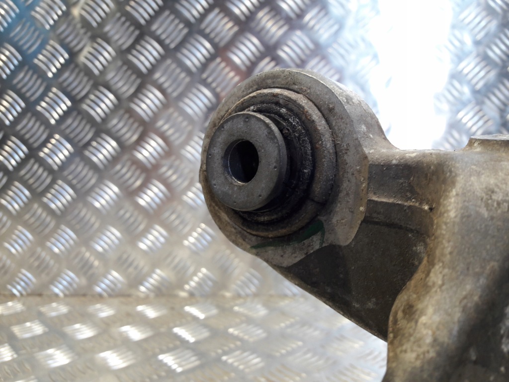 Mercedes w176 поворотный кулак ступица правый задний  a2460106 Цена