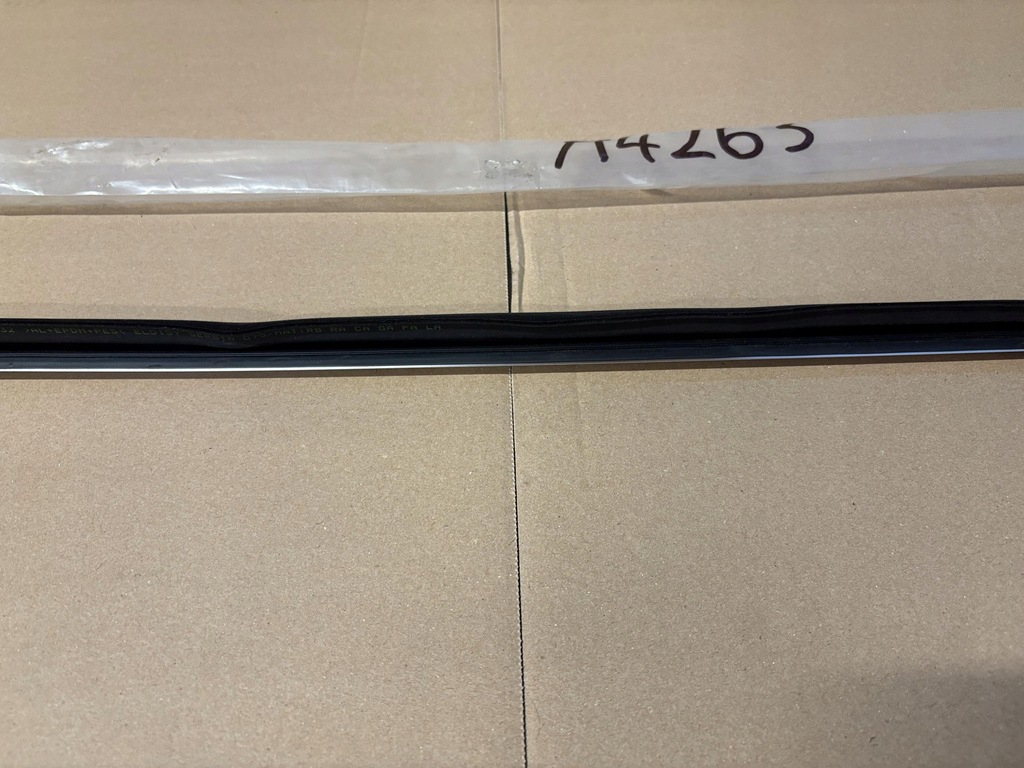 фото №8, Audi q4 e-tron 89a молдинг ущільнювач двері лівий перед 89a837475