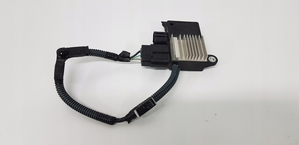 фото №9, Yaris iii 11-20 гібрид 1,5 блок керування вентилятора 89257-12020