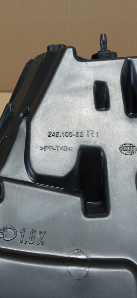 Tesla model 3 y рестайлінг  20- фара перед правий full led європа  гарний стан 151495300d Оригінал