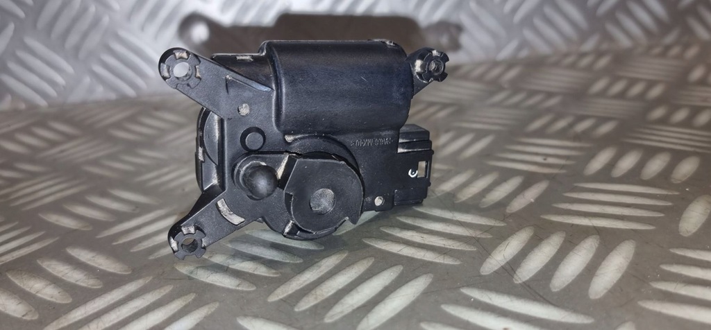 фото №11, Vw multivan transporter t5 t6 моторчик кришки обігрівача задня 7e0907512a