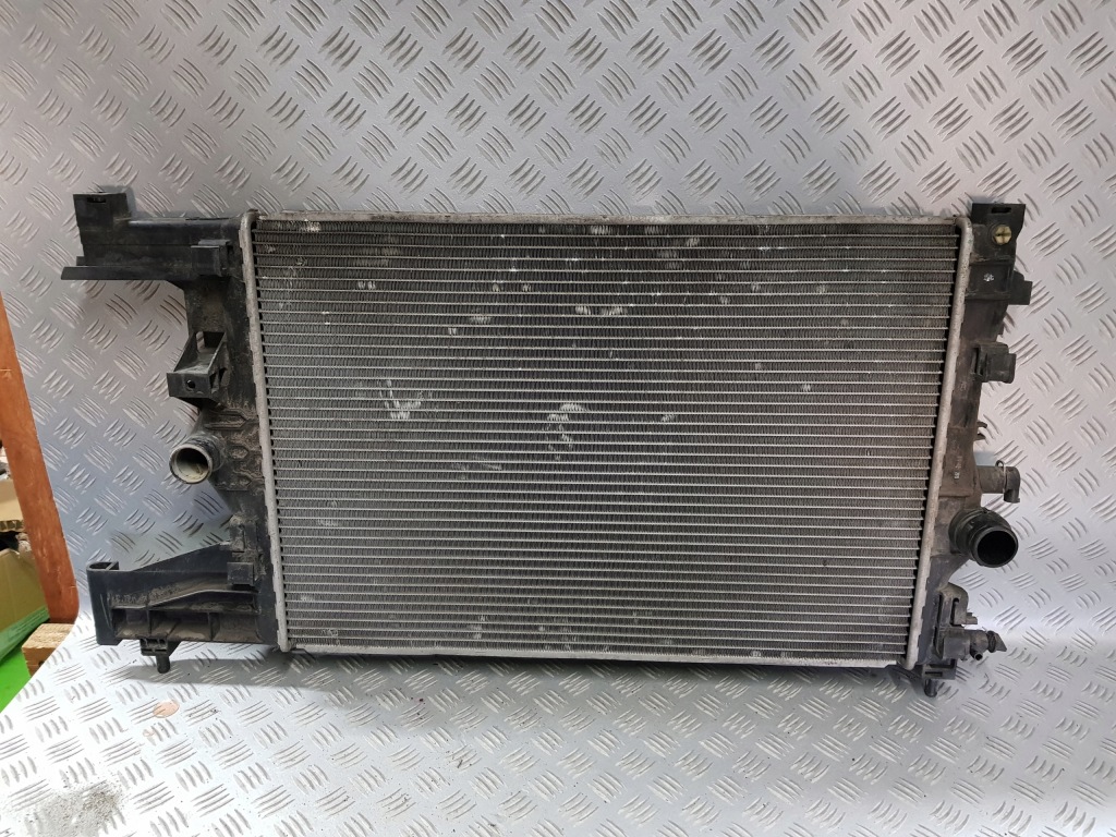 Купити Радіатор води рідина opel astra j iv 4 13267656