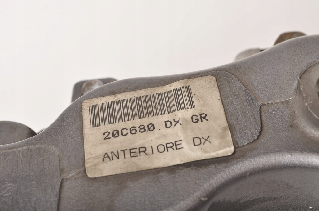 фото №6, Aston martin db11 5.2 суппорт тормозной правый перед 20.a524.04