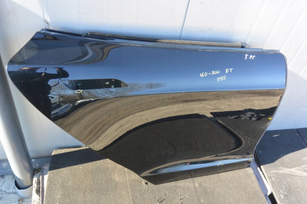 Tesla model s дверь правое  задняя чёрные 13-16 Цена