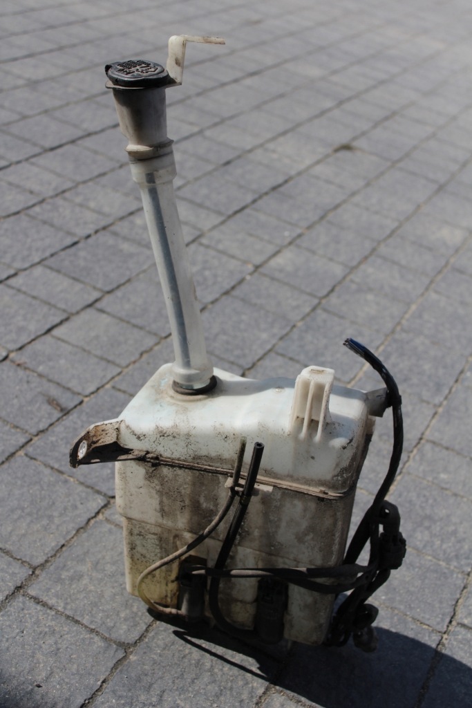 Купити Avensis verso бачок рідина омивача