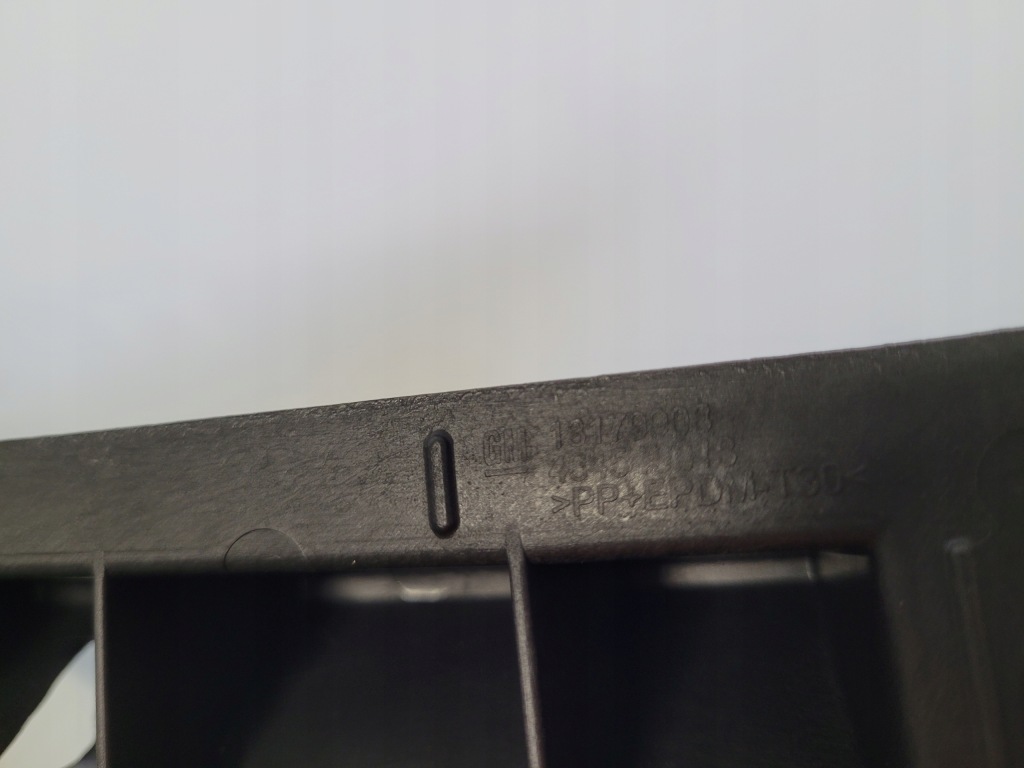 фото №8, Opel corsa e направляющая бампера задняя заднего кронштейн 13179908