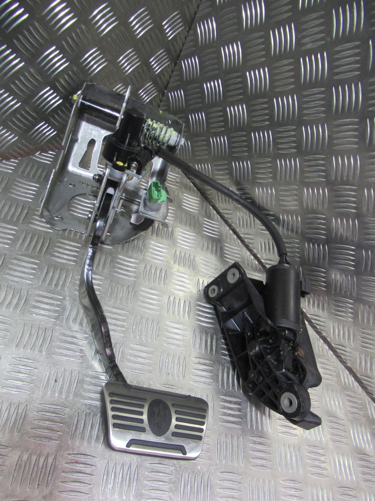 фото №1, Maserati levante педаль газу 6071018750