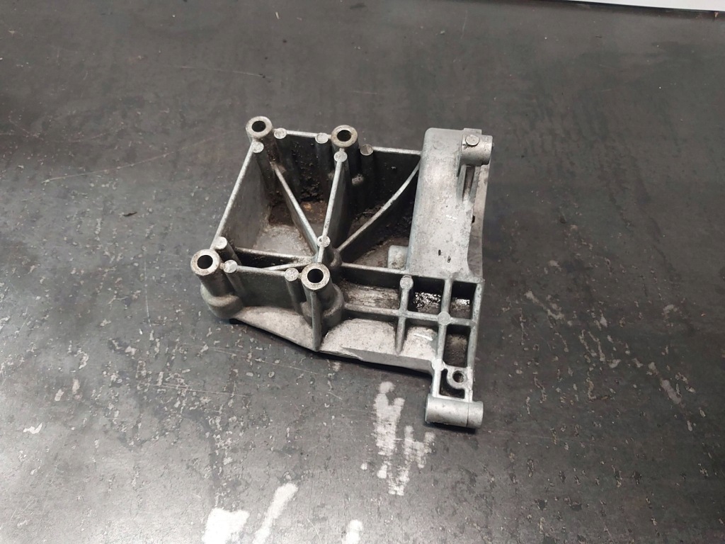 Кронштейн компрессора кондиционера bmw 3 e46 316i 1.9 m43tub19 194e1 1433507 Доставка