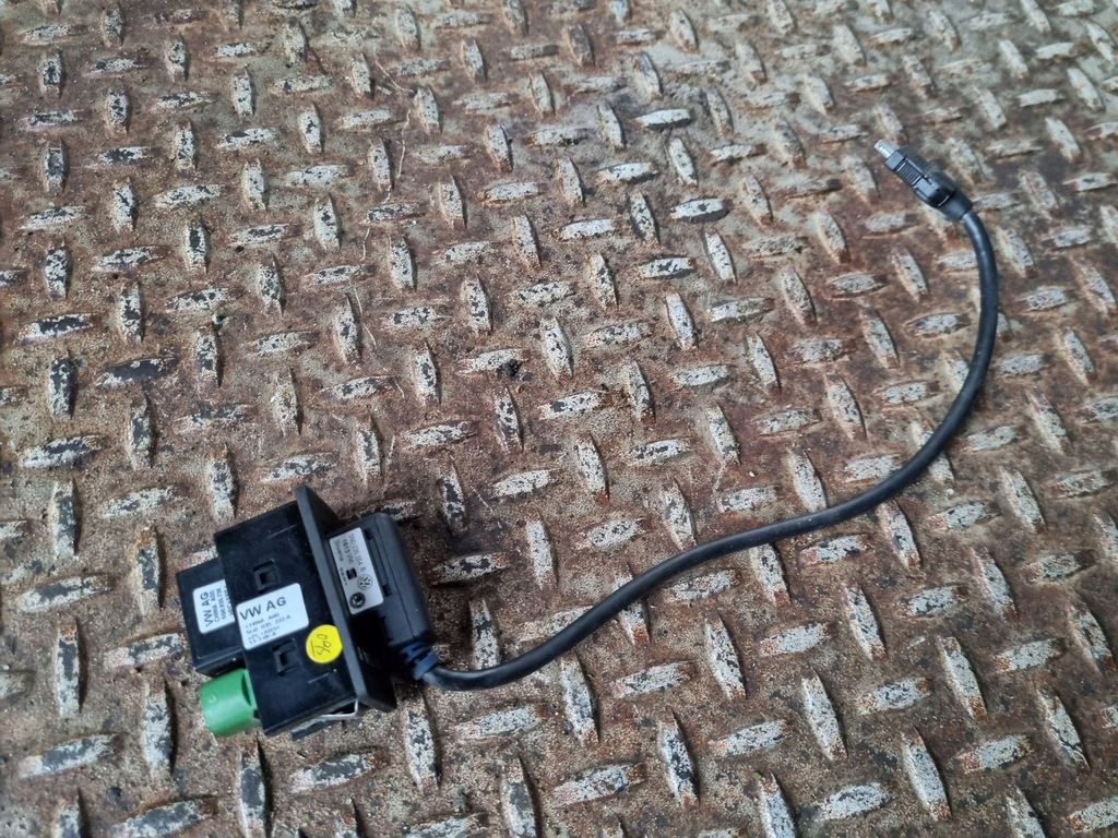 фото №7, 2013 volkswagen golf vii роз'єм aux 5g0035222a