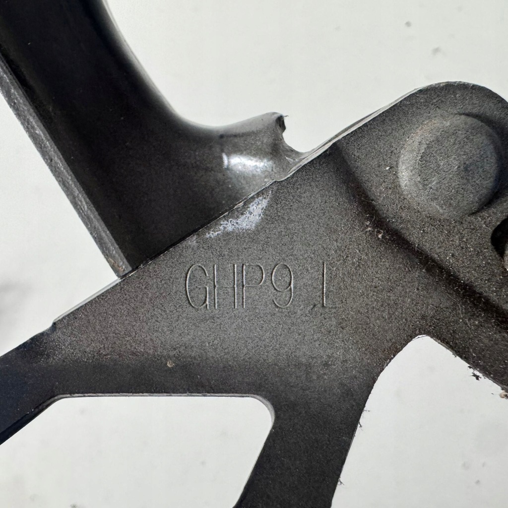 Петли капота левое  правый  комплект mazda 6 gh оригинальный номер оригинал ghp9 Доставка