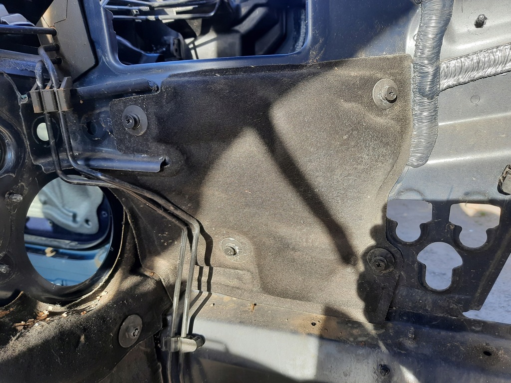 фото №4, Bmw x1 e84 шумоізоляція стіни перегородки