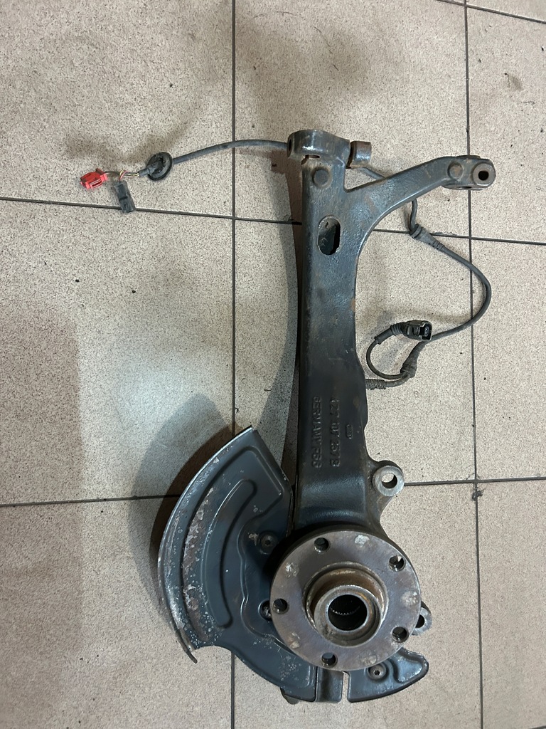 фото №1, Поворотный кулак левая перед audi a6 c5 allroad