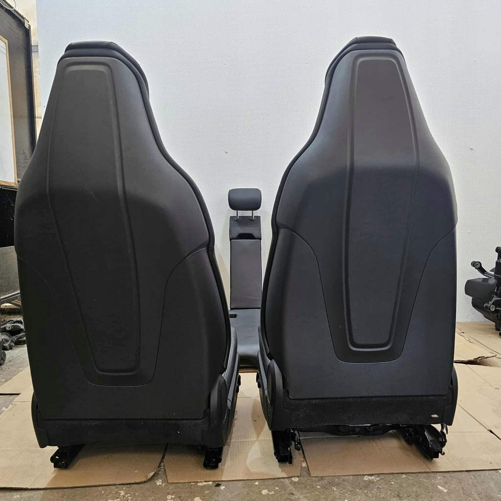 фото №8, Porsche taycan 9j1 сидіння сидіння заднє сидіння салон обшивки підлокітник