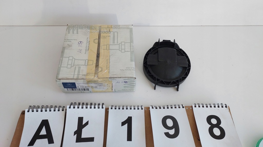 фото №2, Mercedes r129 w140 w202 w203 w215 r230 заглушка корпус лампа перед оригинал